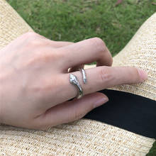 Ретро Винтажные кольца в виде змейки Для женщин металлические золотые коктейльные кольца преувеличенные панковские кольца на палец Ювелирное Украшение регулируемое кольцо Мода 2024 - купить недорого