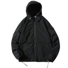 Ветровка с капюшоном для молодых мужчин, повседневная универсальная трендовая куртка, однотонная простая куртка, пальто для мужчин, весна-осень 2021 2024 - купить недорого