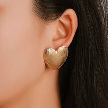 Женские серьги-гвоздики в форме сердца KaiMin 2021, модные корейские простые милые романтичные украшения, аксессуары для ушей, оптовая продажа 2024 - купить недорого