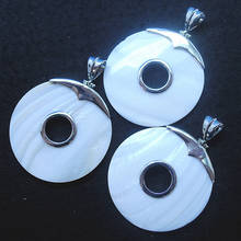 Colgantes de concha blanca con forma redonda y piezas de metal plateadas para mujer, accesorios para hacer collares, tamaño de 50mm, Producto popular 2024 - compra barato