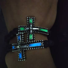 Мужской очаровательный светящийся браслет, классический крест светится в темноте Natuaral Lava Stone, женский браслет, флуоресцентный ювелирный подарок 2024 - купить недорого