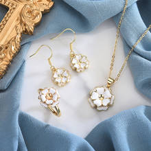 Conjunto de joias luxuosas femininas brancas esmaltadas, charme, cor de ouro, brincos de pendurar para mulheres, flor rosa, colar de corrente de casamento, anel 2024 - compre barato