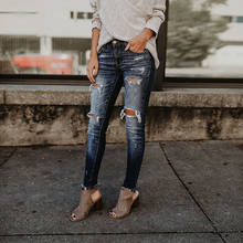Уличная одежда женские джинсы с рваными кисточками и маленькими лапами средней посадки женские джинсы с градиентом рваные джинсы для женщин 2024 - купить недорого