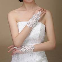 Белые короткие свадебные перчатки женские свадебные перчатки без пальцев элегантные Стразы белые кружевные перчатки для невесты Свадебные аксессуары 2024 - купить недорого