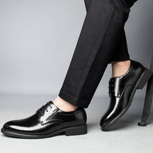 Мужские модельные туфли, кожаные официальные туфли высокого качества, мужские туфли-оксфорды большого размера 38-48, модные офисные туфли для мужчин, 2021 2024 - купить недорого