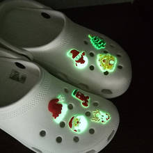 Светящиеся украшения для обуви из ПВХ, 1 шт., флуоресцентные украшения для новогодней елки, шапки, светящиеся украшения в виде Санта-Клауса, подарок для детей 2024 - купить недорого