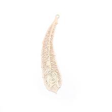 DoreenBeads-colgantes de cobre de moda, Charms de pluma de pavo real de Color dorado con estampado en filigrana, joyería artesanal, 6,5 cm x 1,6 cm, 10 Uds. 2024 - compra barato