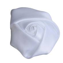 Cinta de flores de Rosa de satén blanca para hacer novia, ramillete de boda decorativo de 5cm de diámetro, 100 unid/lote, venta al por mayor 2024 - compra barato