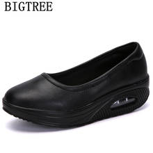 Zapatos de cuña con plataforma para mujer, zapatillas blancas de cuero, Tenis femeninos informales de malla de aire, color negro 2024 - compra barato