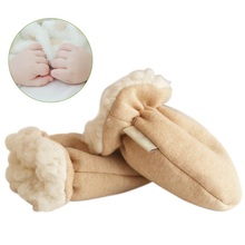 Зимние Утепленные хлопковые перчатки для новорожденных, противоскользящие рукавицы для детей 0-6 месяцев 2024 - купить недорого