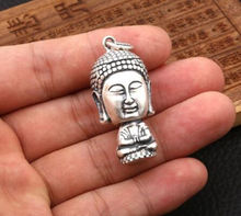 Estatua pequeña exquisita coleccionable de Buda Sakyamuni tallado en plata tibetana China 2024 - compra barato