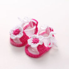 Модные детские однотонные вязаные крючком сандалии для малышей обувь ручной работы с цветами и жемчугом 2024 - купить недорого