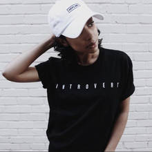 Женская футболка Introvert, забавная футболка с буквенным принтом Liza Koshy, хлопковая футболка с коротким рукавом и круглым вырезом, женская одежда, Camiseta 3XL, Прямая поставка 2024 - купить недорого