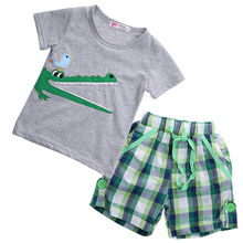 Летняя одежда для маленьких мальчиков с принтом акулы из мультфильма футболка с короткими рукавами клетчатые шорты Повседневный комплект одежды, От 2 до 7 лет 2024 - купить недорого