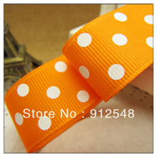 Бесплатная доставка 1 "(25 мм) Grosgrain лента в горошек оранжевая лента с белыми точками, аксессуары для волос DIY, ZYD016 2024 - купить недорого