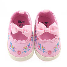 Милые туфли принцессы для маленьких девочек; обувь для маленьких девочек с мягкой подошвой; модная обувь с вышитыми цветами для малышей; обувь для малышей; 2019 2024 - купить недорого