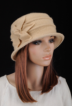 M553 бежевая элегантная шерстяная акриловая женская зимняя шапка с цветочным украшением, Шапка-бини 2024 - купить недорого