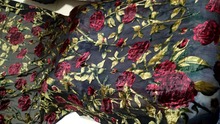 Malha de luxo com desconto, flores de rosa vermelha, flocagem para tecido de veludo, seda de veludo, para vestido de chiffon au metro 2024 - compre barato