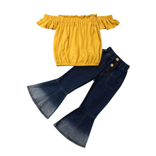 Модная одежда для девочек, милые топы с открытыми плечами для маленьких девочек, джинсовые расклешенные брюки, комплект одежды из 2 предметов 2024 - купить недорого