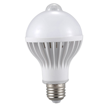 Горячая Распродажа E27 светодиодная лампа с датчиком движения, светодиодная лампа с датчиком движения, глобус, лампа 9 Вт, холодный белый свет 2024 - купить недорого