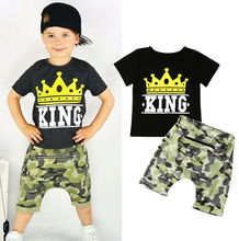 Модные летние комплекты одежды для маленьких мальчиков футболка с надписью «KING» камуфляжные штаны комплект детской одежды из 2 предметов, костюмы 2024 - купить недорого