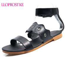 ¡Novedad del 2019! Sandalias planas para mujer de Lloprost, sandalias de pu a la moda, zapatos de playa concisos para mujer, zapatos negros de talla grande 49 50 H257 2024 - compra barato