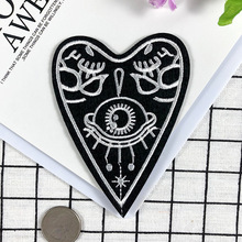 PGY corazón amor ojo bordado hierro en parches para ropa esqueleto humano monstruo ojo extraño personalidad accesorio de insignias Diy 2024 - compra barato