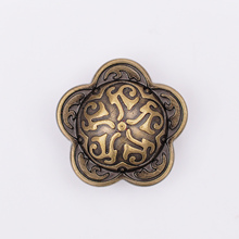 LOT 10PCS 17*17MM  ANTIQUE BRASS WESTERN CELTIC FLOWER LEATHER CRAFT CONCHOS TACK DECORATION  HORSE SADDLES SCREW BACK 2024 - buy cheap