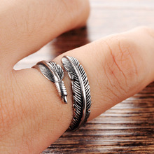 Уникальные кольца для мужчин и женщин с изменяемым размером, серебряное кольцо из гипоаллергенного сплава в стиле панк-байкер, ювелирные изделия из перьев 2024 - купить недорого