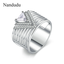 Nandudu Novo Cristal Austríaco Anel de Casamento New Feminino Mulheres Banda Jóias Anéis Cor de Ouro Branco Jóias Presente R1193 2024 - compre barato