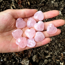 Piedra de cristal rosa en forma de corazón, especímenes de cuarzo rosa, piedra curativa, gemas de amor, decoración del hogar, 2 uds. 2024 - compra barato