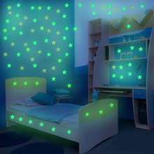 100 шт. светится в темноте 3D звезды настенные наклейки светящиеся флуоресцентные настенные Стикеры для детской комнаты, спальни, потолка, домашнего декора 2024 - купить недорого