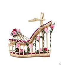 Новый дизайн, женские свадебные туфли с ремешком на щиколотке и пряжкой в цветочек, элегантные босоножки на высокой платформе, украшенные цветами 2024 - купить недорого