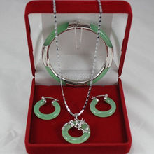 Wholesale  ^^^Fashion jewelry light green stone necklace pendants, earrings, bracelets Set 2024 - buy cheap