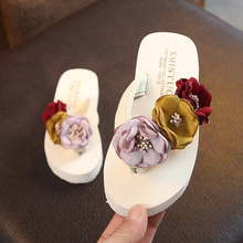 Детские тапочки, летняя обувь для родителей и детей, милая обувь принцессы с цветами, красивые шлепанцы светильник детские Тапочки 2024 - купить недорого