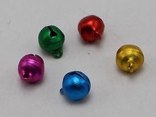 100 mezclado Color Aluminio Navidad Jingle Bells dijes de cuentas 9mm decoración DIY 2024 - compra barato