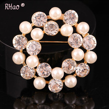 Exquisite Imitation round Cream Pearl Flower Brooches Diamante Rhinestone Wedding Brooch Pins Gold Color Elegant Women Broach 2024 - buy cheap