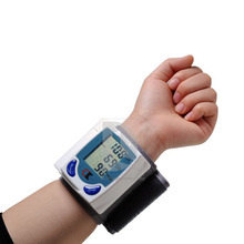 Monitor Digital de presión arterial de muñeca, esfigmomanómetro LCD automático, medidor de ritmo cardíaco, esfigmomanómetro 2024 - compra barato
