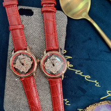 Moda Mulheres Vermelhas Cristais Relógios Personalizados De Poker Transparente Girando Girando relógio de Pulso À Prova D' Água Relógio De Couro Genuíno 2024 - compre barato