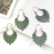 Fashion Female Jewelry Drop Earrings Valentine 's Day Gift Simple Hollow Leaf shape Green Hoja Brincos Femme Women 2024 - compre barato