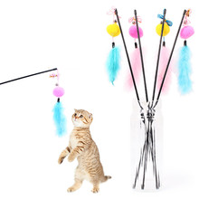 Gatito gato interactivo juguete varilla con Bell y juguetes con plumas perro de ardilla para perros Cat Chew juguete con chirrido perro 2024 - compra barato