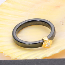 Anillo delgado de acero de titanio para hombre y mujer, sortija Simple de cerámica blanca y negra, joyería de cristal de Color dorado a la moda 2024 - compra barato