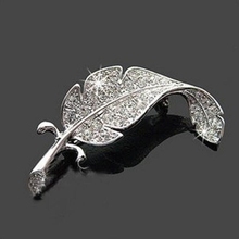 2020 Feather Suit Women MEN Brooches Crystal Leaves Hijab Pins Wedding Brooch Men Brooches Pins Gift Lapel Pins For Women 2024 - buy cheap