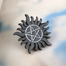 Supernatural Devil's Trap-broche de pentagrama, Pin esmaltado, insignia de joyería de película, broche de solapa para hombres y mujeres, accesorios de moda 2024 - compra barato