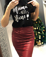 Женская футболка с надписью «Mama Needs Wine», летняя футболка с надписью «Mom Gift», забавная Винтажная футболка с гранж 2024 - купить недорого