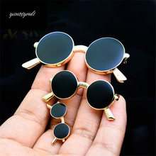 Mini broche de gafas de sol para hombres, mujeres y niños, broche de moda Popular para traje de fiesta, decoración de camisa, Pin de aleación, gota de aceite, oro, gafas 2024 - compra barato