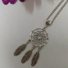 Модные тибетские серебряные Ловец снов с тремя перьями Подвески ожерелье и кулоны DIY ювелирные изделия для женщин 5 шт. B322 2024 - купить недорого