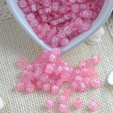 Grânulos quadrados acrílicos cor-de-rosa do espaçador dos grânulos do alfabeto/letra para a jóia que faz 6x6mm 200 pces ykl0116x 2024 - compre barato