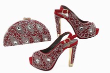 Лидер продаж, красные женские туфли-лодочки ordeaux с большими кристаллами и украшениями стразы, африканская обувь, подходит к комплекту сумок для платья X32 2024 - купить недорого