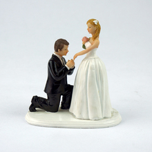Figuras de pareja de resina besándose para boda, decoración de la parte superior del pastel de boda, bonito, barato, envío gratis, 2014 2024 - compra barato